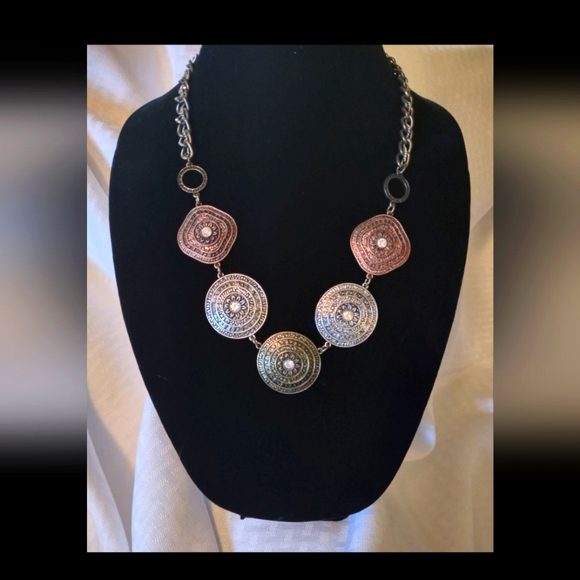 🚨🚨Ruby Rd Medallion Statement Necklace - Picture 3 of 6